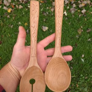 carved-salad-spoon-set-2