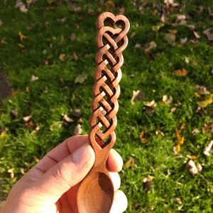 walnut-celtic-love-spoon-open-weave-2